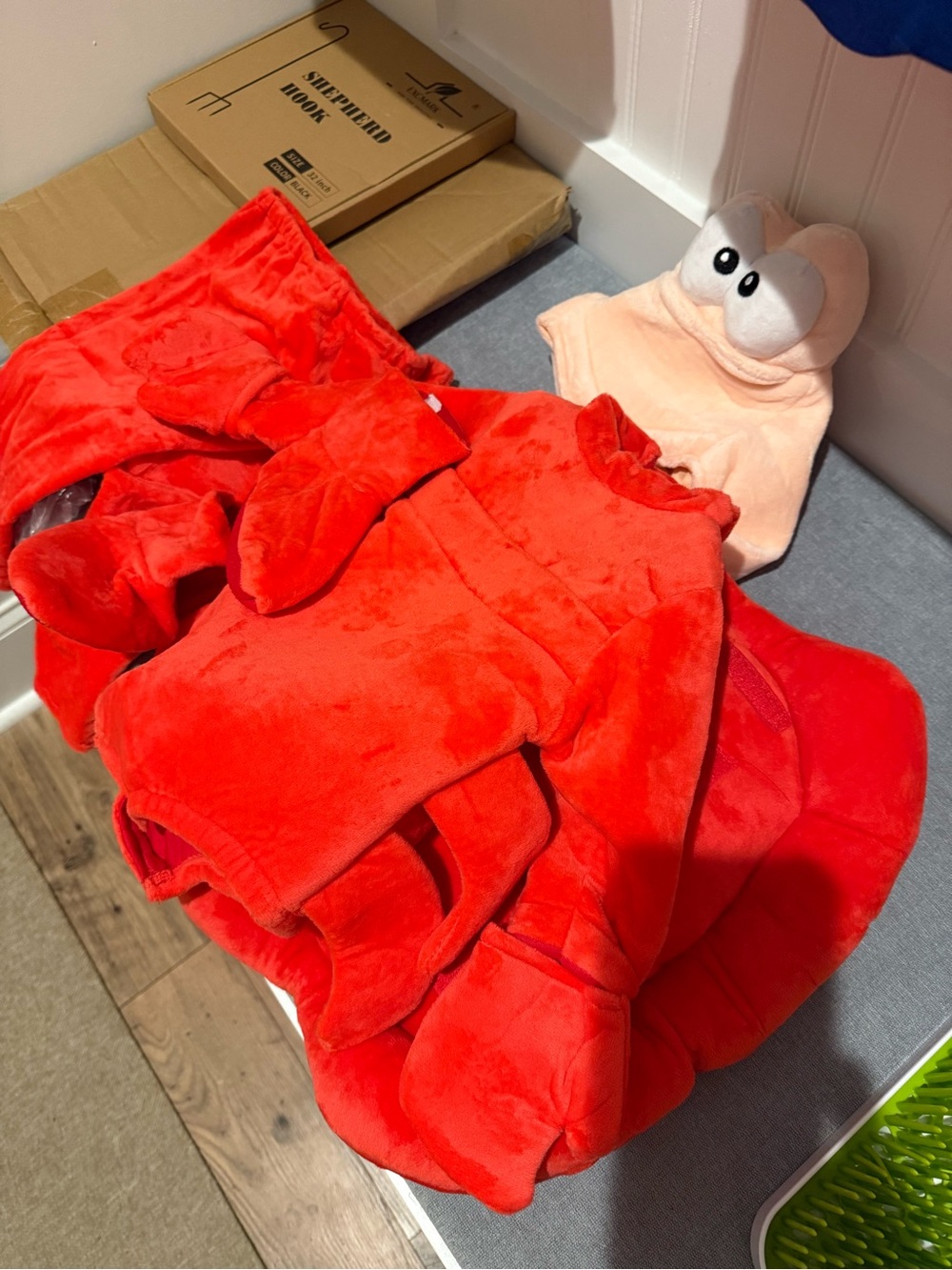 Sebastian baby/toddler costume 6-9 months only used 1x, easy to put on and cozy.